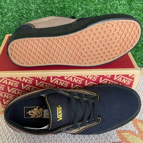 Vans Men’s Atwood Outcore Phantom/Black
VN000CX8B29
Sneakers - Picture 3 of 16